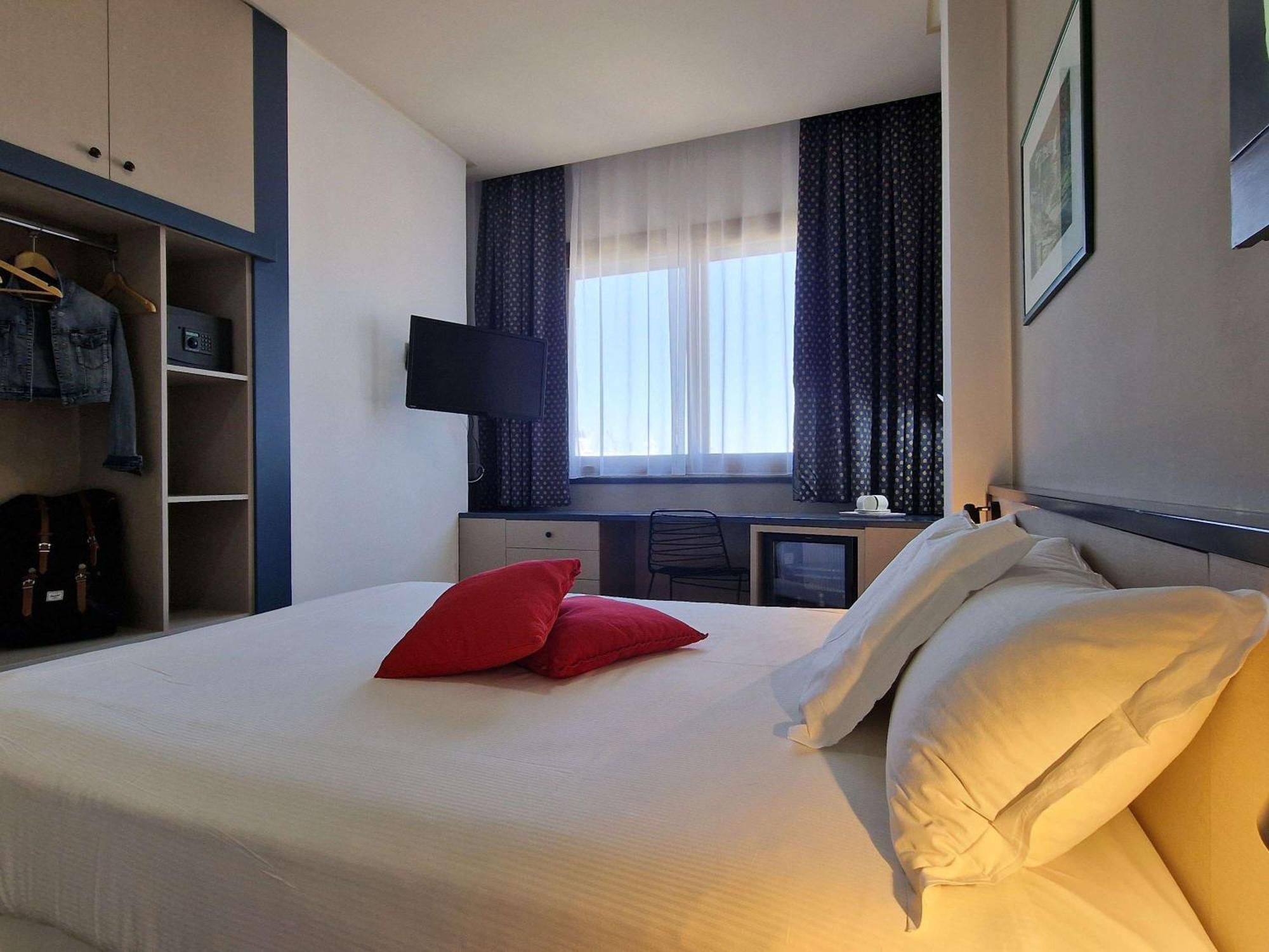 Ibis Styles Palermo President Hotel Exterior photo